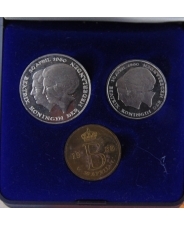 Нидерланды 1 и 2 1/2 гульдена 1980 г. + жетон. Коронация королевы Беатрикс. Коробка. арт. 3686
